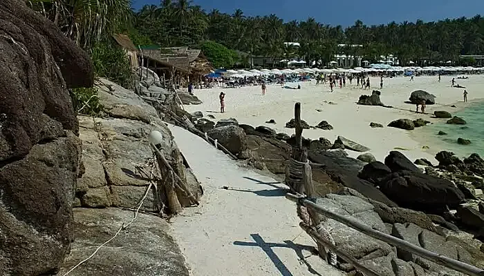 Raya_Island